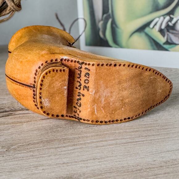 Vintage Hand Carved Wooden Victorian Lace Up Heeled Boot, Folk Art, Miniature - Picture 5 of 6